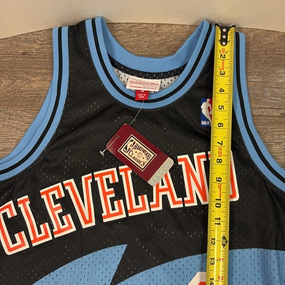 Shawn Kemp Black Cleveland Cavaliers 1997/98 Hardwood Classics Swingman Jersey - Picture 12 of 13